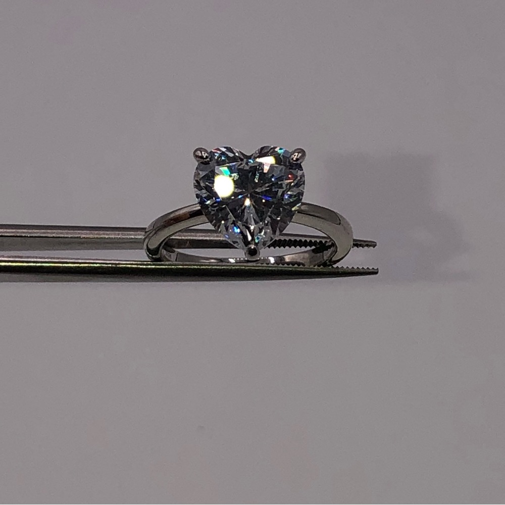 18k 4ct Heart Ring - Picture 8 of 14
